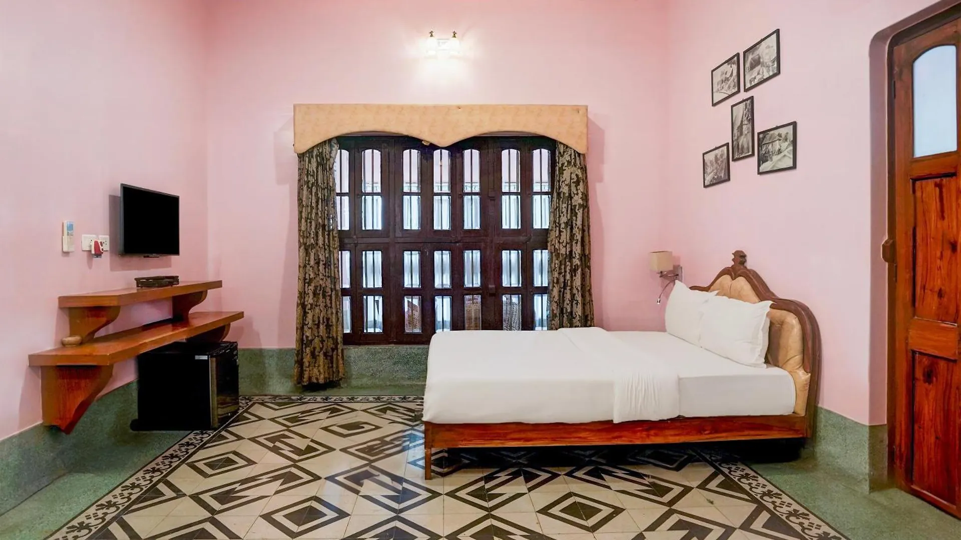ホテル Palette Heritage Scindia Ghat バラナシ インド